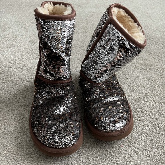 Reversible Cheetah Sequin UGGs - Picture 3 of 6